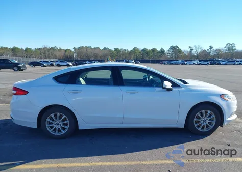 2017 Ford Fusion S z USA, uszkodzony, nr VIN 3FA6P0G79HR158122
